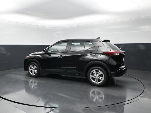 Certified 2025 Nissan Kicks Play S FWD image 2