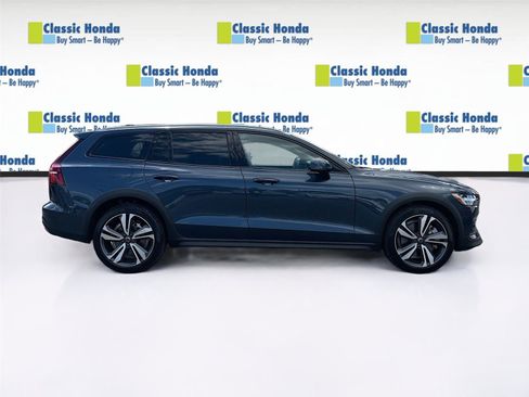 Used 2025 Volvo V60 B5 Cross Country Plus AWD/4WD image 9