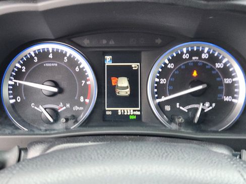 Used 2018 Toyota Highlander XLE image 10