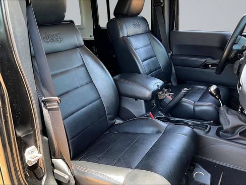 Used 2012 Jeep Wrangler Unlimited Sahara AWD/4WD image 7