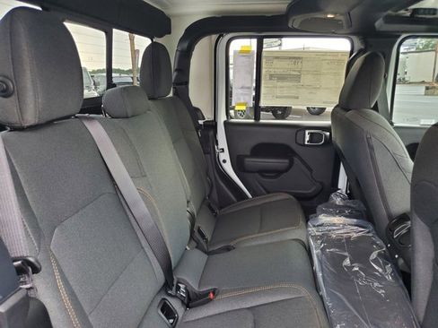 New 2025 Jeep Gladiator Sport image 26