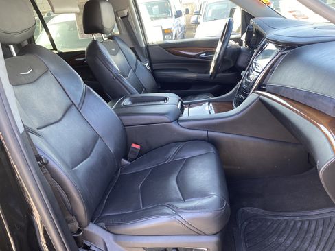 Used 2018 Cadillac Escalade Luxury image 23