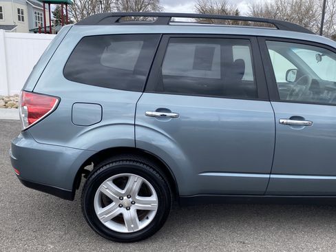 Used 2010 Subaru Forester 2.5X Premium image 6