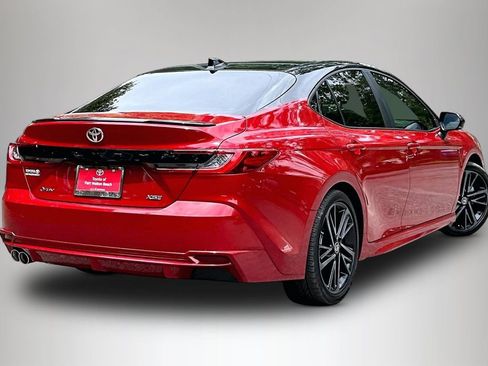 Used 2025 Toyota Camry XSE FWD image 5