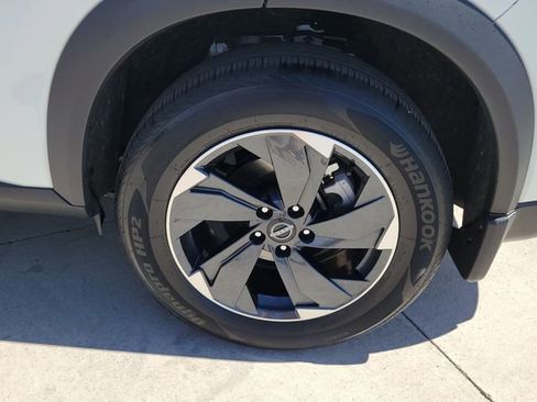 Used 2024 Nissan Rogue SV w/ SV Premium Package image 14