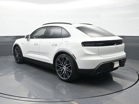 Certified 2025 Porsche Macan Electric image 3