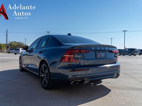 Used 2019 Volvo S60 T8 R-Design image 4
