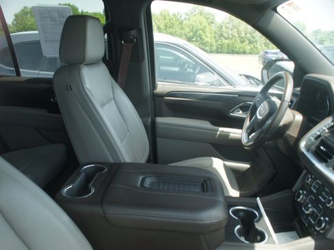 Used 2021 GMC Yukon SLT w/ SLT Premium Package AWD/4WD image 4