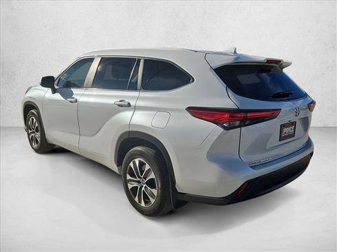 Used 2023 Toyota Highlander XLE image 8