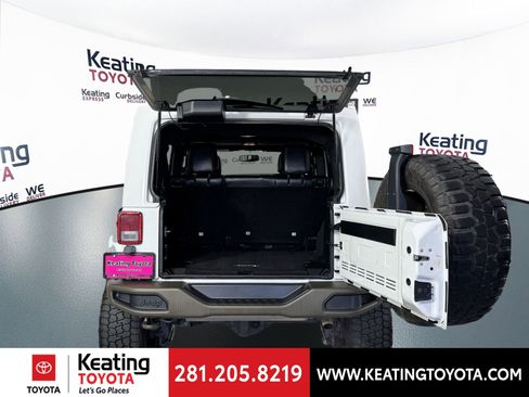 Used 2016 Jeep Wrangler Unlimited Sahara image 16