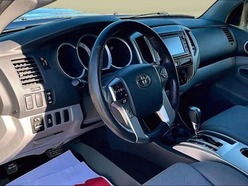 Used 2014 Toyota Tacoma PreRunner w/ TRD Sport Package image 18