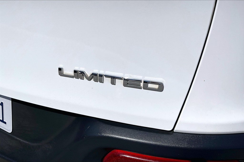 Used 2015 Jeep Cherokee Limited w/ Luxury Group AWD/4WD image 24