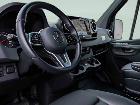 Used 2024 Mercedes-Benz Sprinter 2500 image 8