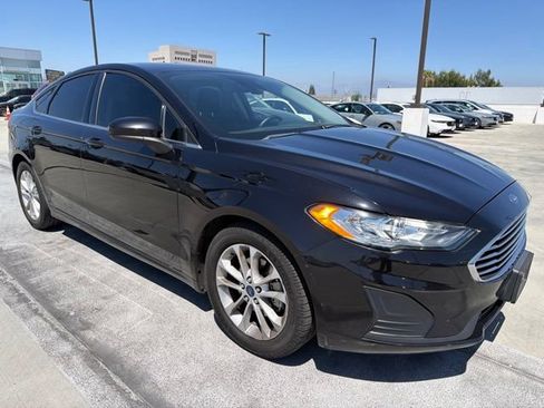 Used 2020 Ford Fusion SE FWD image 1