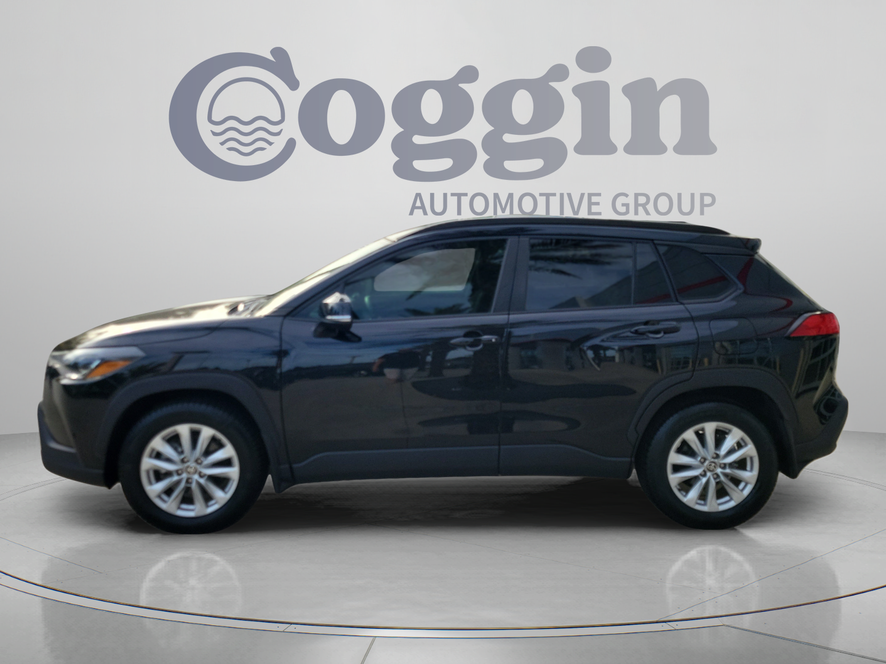 Used 2024 Toyota Corolla Cross LE FWD image 3