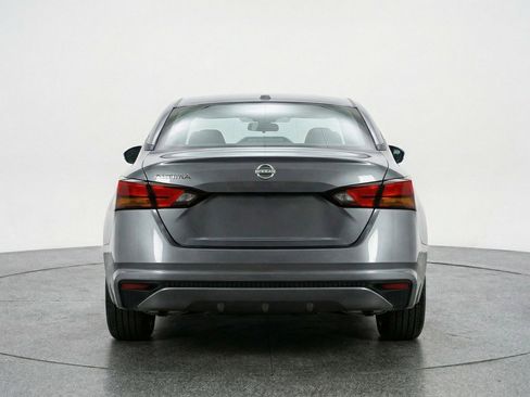 Used 2025 Nissan Altima 2.5 SV FWD image 7