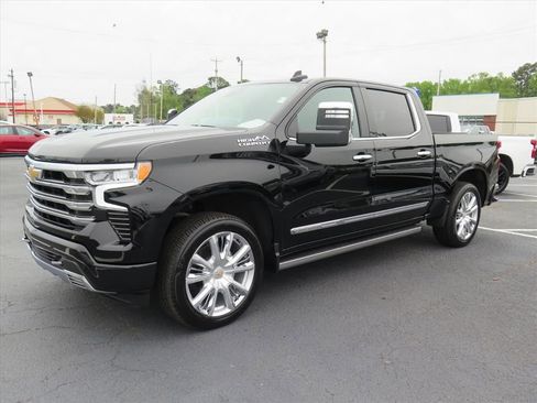 Used 2024 Chevrolet Silverado 1500 High Country w/ High Country Premium Package AWD/4WD image 8