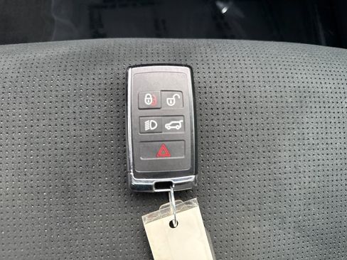 Used 2021 Land Rover Discovery Sport S image 25