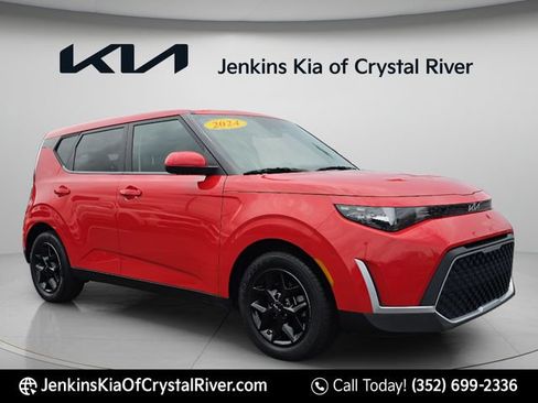 Used 2024 Kia Soul LX w/ Option Group 015 FWD image 2