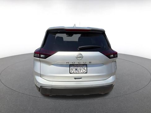 Used 2025 Nissan Rogue SV FWD image 12