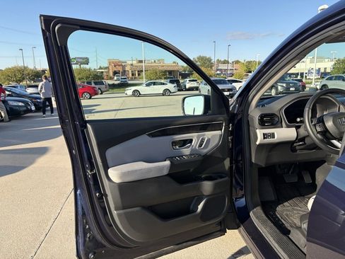 Used 2025 Honda Pilot Elite image 8