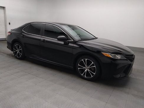 Used 2020 Toyota Camry SE FWD image 11