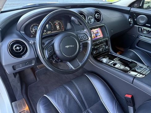 Used 2017 Jaguar XJ R-Sport image 13