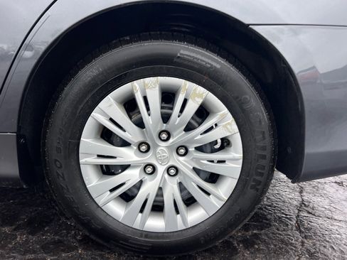 Used 2013 Toyota Camry LE image 30