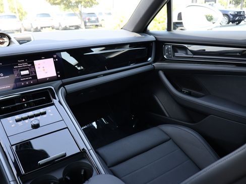 Used 2025 Porsche Panamera RWD image 22