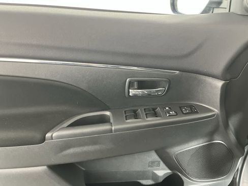 Used 2025 Mitsubishi Outlander Sport ES image 13