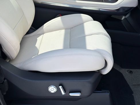 New 2027 Lincoln Navigator Reserve AWD/4WD image 13