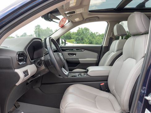 Used 2025 Honda Pilot Touring image 8