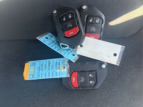 Used 2025 Jeep Wrangler Unlimited Sahara AWD/4WD image 30