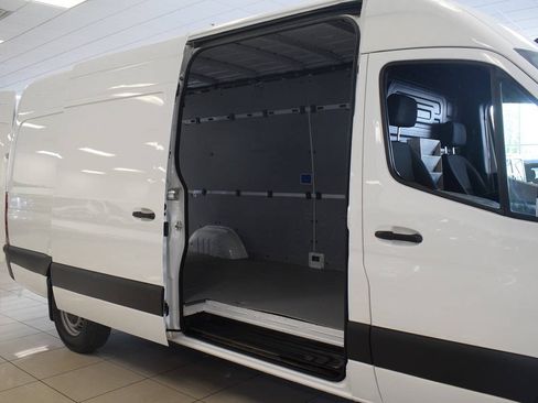 Used 2019 Mercedes-Benz Sprinter 2500 image 18