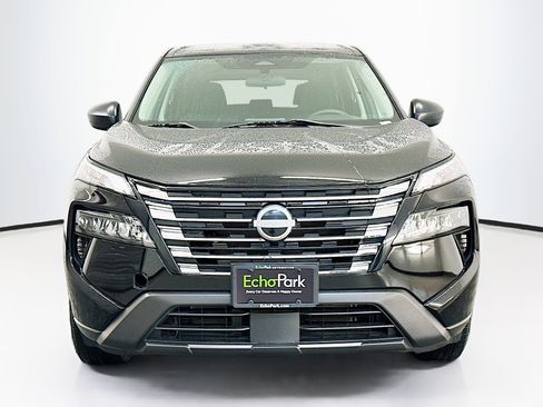 Used 2024 Nissan Rogue S image 2