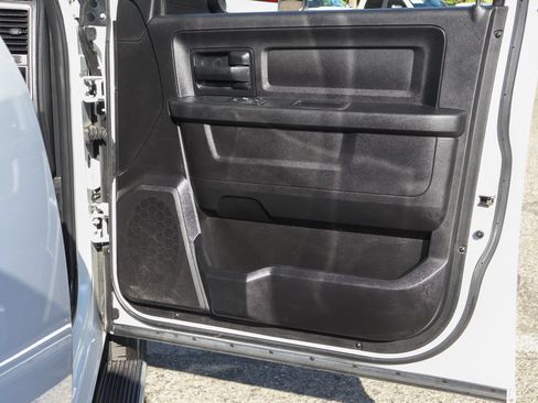 Used 2018 RAM 2500 Tradesman w/ Chrome Appearance Group RWD image 41
