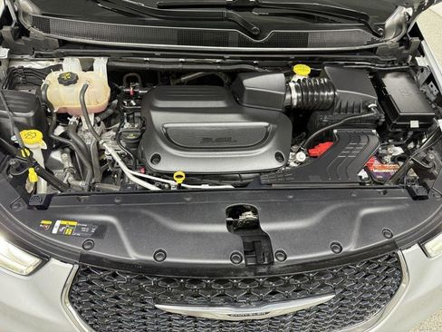 Used 2023 Chrysler Pacifica Touring-L FWD image 46
