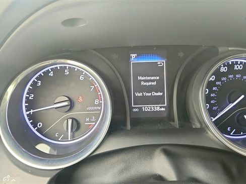 Used 2018 Toyota Camry LE image 18