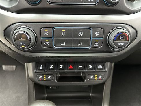 Used 2022 Chevrolet Colorado ZR2 image 19