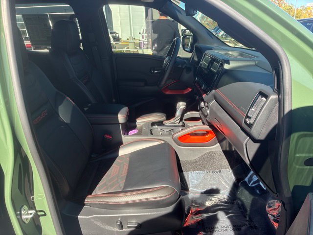 Used 2025 Nissan Frontier 4x4 Crew Cab image 30