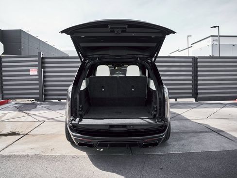 Used 2024 Land Rover Range Rover Long Wheelbase SE image 23