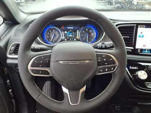 New 2027 Chrysler Pacifica Select FWD image 12