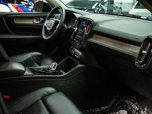 Used 2023 Volvo XC40 B4 Ultimate image 14