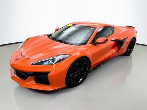 Used 2025 Chevrolet Corvette Z06 RWD image 3
