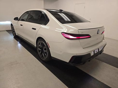Used 2024 BMW i7 xDrive60 AWD/4WD image 5