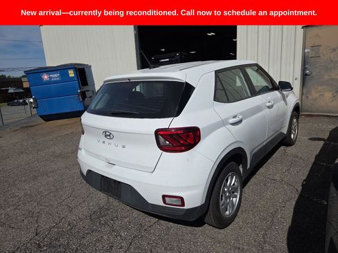 Used 2026 Hyundai Venue SE FWD image 4