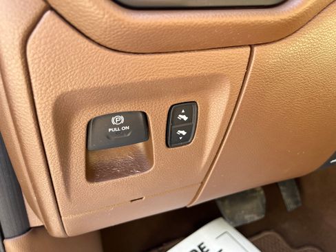 Used 2019 RAM 1500 Laramie AWD/4WD image 11