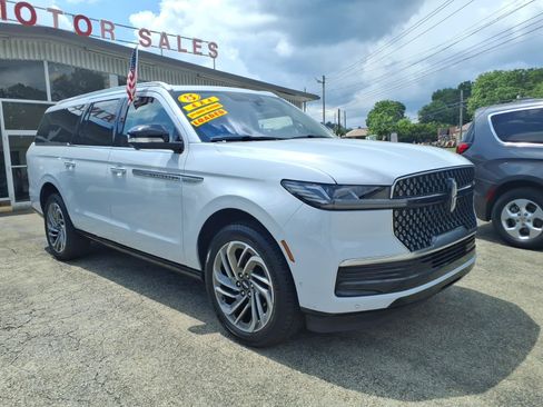 Used 2025 Lincoln Navigator L Reserve AWD/4WD image 1