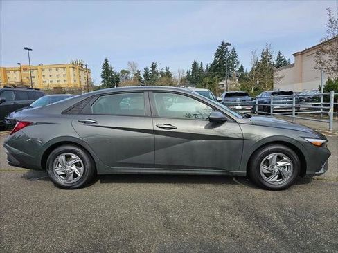 New 2026 Hyundai Elantra SE FWD image 8