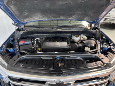 Used 2024 Chevrolet Silverado 1500 High Country w/ Z71 Off-Road Package AWD/4WD image 12